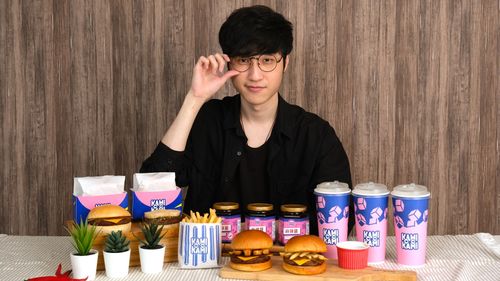 300万订阅YouTuber阿神 推汉堡品牌KAMIKAMI插旗台南