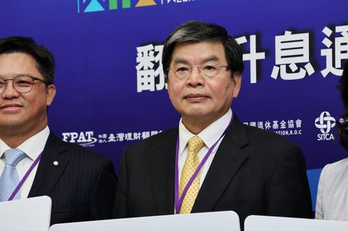 國泰金總座:財報重分類不是粉飾太平 反對者不知是何居心?