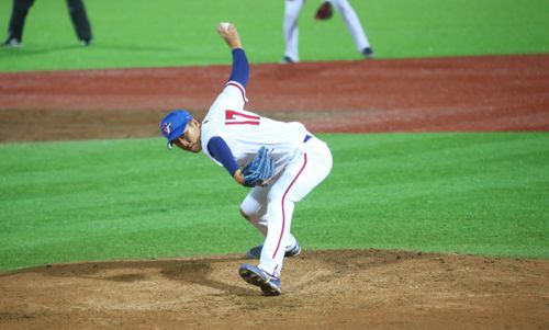 天雨造成失誤大亂戰　台灣U23靠3強投逆轉勝哥國
