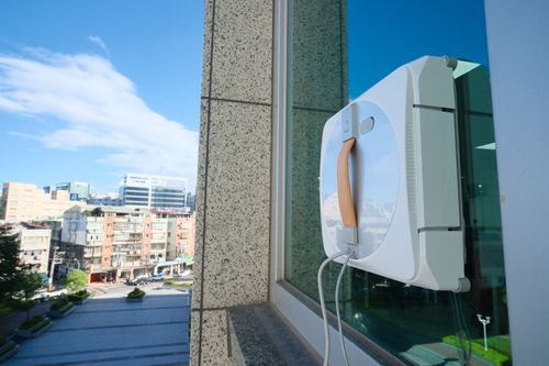 新擦窗機器人搶先看　安裝簡單容易操作