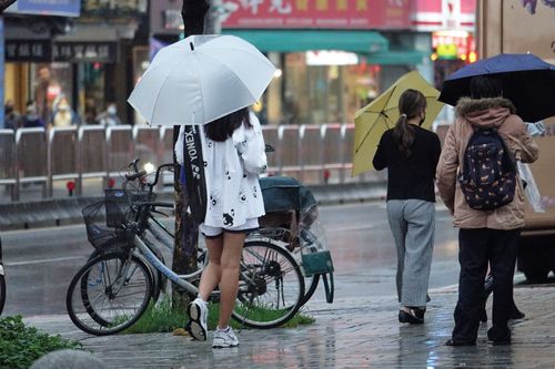 「尼莎」雨彈猛轟！北台灣注意　鄭明典示警「閃電訊號往北移動」