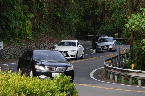 連假第2天！遊客出籠　估省道下午12路段湧車潮