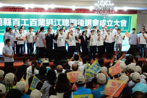 蔡英文赴宜蘭助選　合體江聰淵盼「贏回民主聖地」