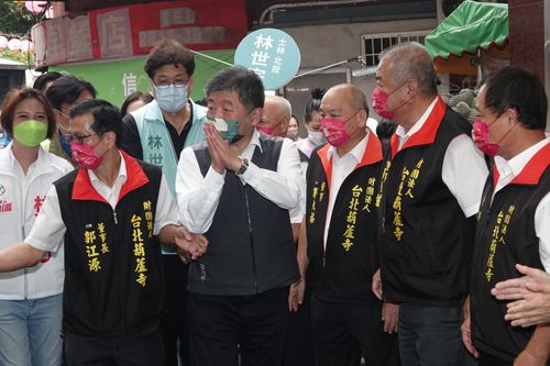 蔣萬安自豪年輕有活力勝綠白　陳時中大酸：也要有經驗、肯做事