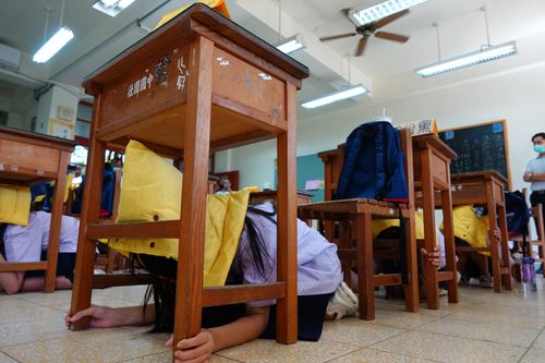 趴下、掩護、穩住！921國家防災日　林姿妙視察演練籲強化防災意識