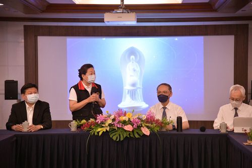 總統蔡英文前腳剛走　徐榛蔚、傅崐萁為了「這件事」急訪慈濟顏博文