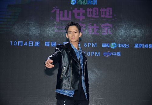 吴念轩吵架8小时路灯都关了 禾浩辰激吻撞墙冒出喘息声