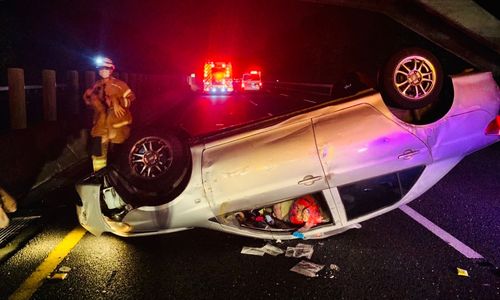 國3新化路段車禍　轎車180度翻覆！女駕駛一度受困