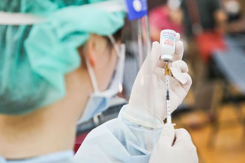 首2例打次世代後死亡！他接種第5劑隔天在家無心跳　莊人祥：時序上有相關