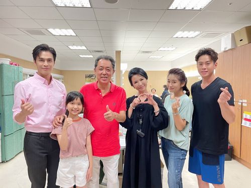 Gino穿玩偶裝求婚熱昏頭 見朱延平賞甜頭暑意全消