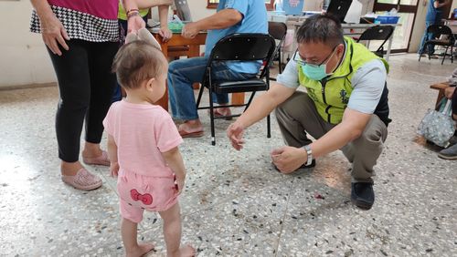 南投「無醫村」祖孫3人就醫困難　竹山醫療巡迴進駐！教堂化身醫院