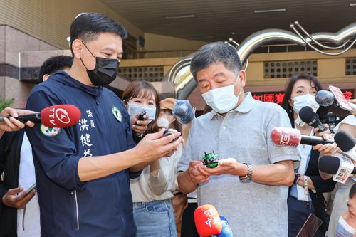 到小學打陀螺校門口急喊卡　陳時中：家長抗議政治意味