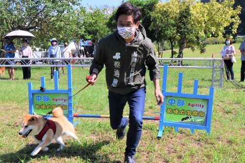 蔡適應提動保政見　推動設立寵物親子公園