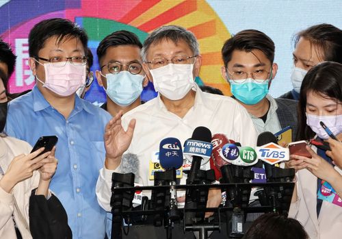 羅友志轟中天「陳時中仇恨台」　柯P笑回：三明治也每天罵我！從政難免被檢視