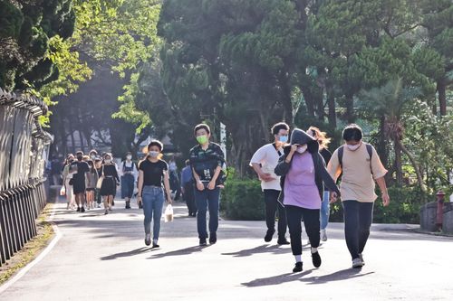 私校生存戰｜大學缺額爆增！1學期少收1億元　學費難漲得另謀生財