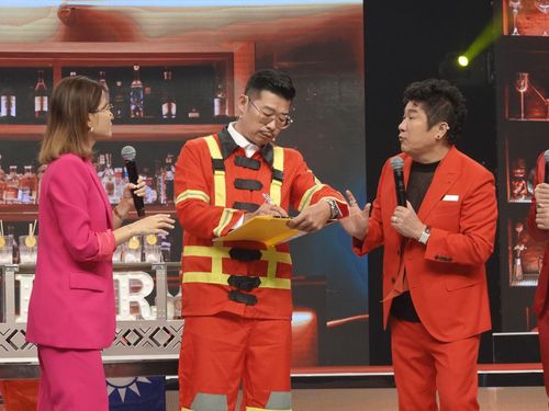 胡瓜穿薄紗戴耳環扮店經理 囧被馬力歐叫「小胖」