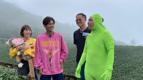 無尊扮「綠茶寶」憋笑　一見阿喜秒破功