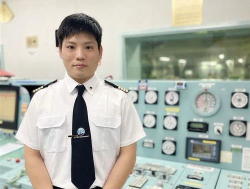 台灣中油推動在地LNG船運人才培訓 首位台灣LNG船輪機長誕生