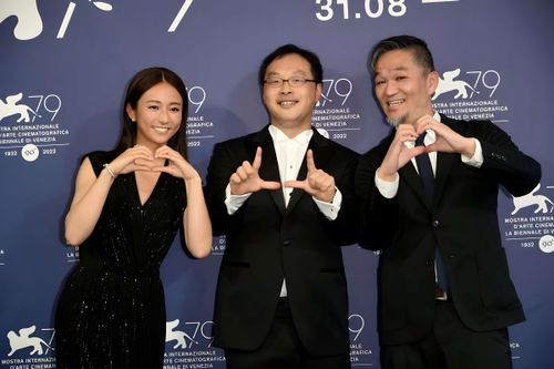 威尼斯影展|深田晃司《LOVE LIFE》搶金獅獎 木村文乃紅毯玩自拍