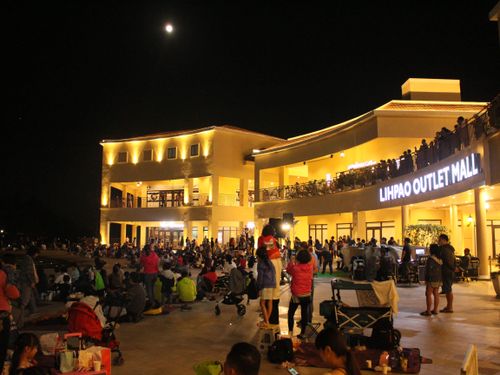 中秋夜超Chill!麗寶OUTLET限定野餐活動 賞月配千萬水舞燈光秀