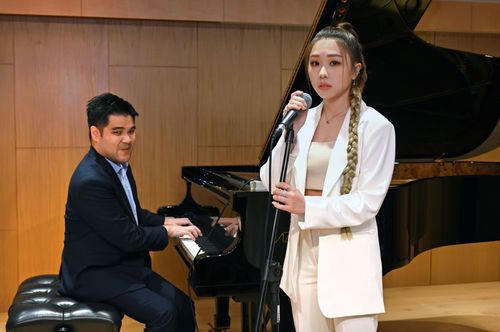 艾薇揪黃裕翔One Take直播 唱功收服金曲最佳作曲人