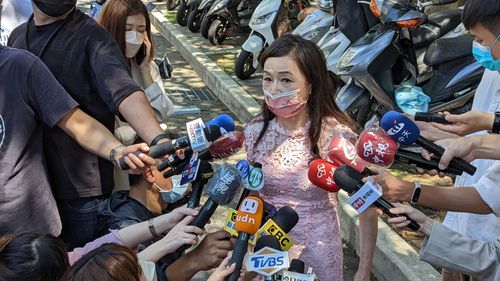 周玉蔻今告2人！王鴻薇酸「等著看她醜態百出」　她突喊「不去了」