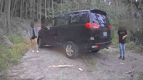 熱褲女深山迷航一臉無助 都怪太相信導航