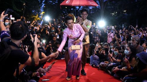 大不敬!穿粉紅裹身裙被指抵毀王后 泰國女示威者被判入獄2年
