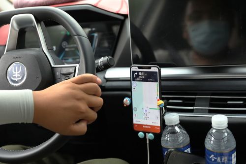 經濟欠佳 中國碩士畢業生當網約車司機