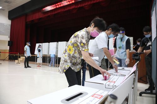 選戰成媒體大秀！候選人加深對手仇恨值　不如爭取自身好感度