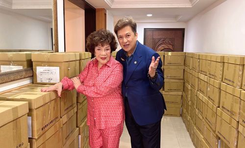 阿姑曾直衝全裸男人三溫暖逮編劇 送出心血劇本不捨噴淚