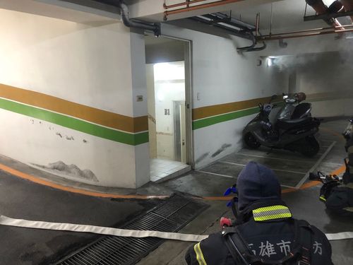 高雄三民區665戶停電!這次是火警 大樓變電箱冒煙疏散40戶