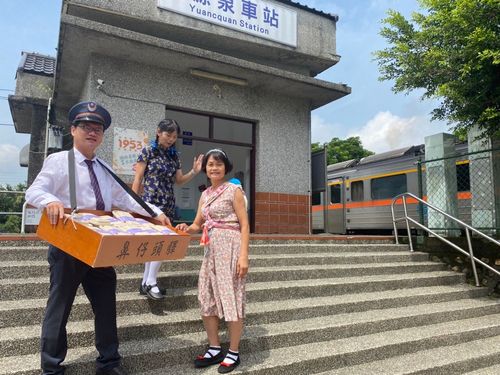 中秋到集集小火車起點玩    彰化二水鼻仔頭驛辦百歲趴