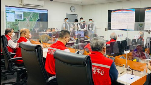 台東6.8強震災情頻傳 蘇貞昌坐鎮災害應變中心