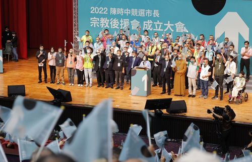 蔡英文讚阿中有肩膀 喊話「強強相加」讓台北更好