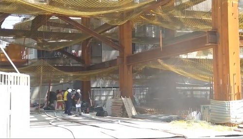 北市北投工地突起火　黑煙竄天際！警消救出3人逃生