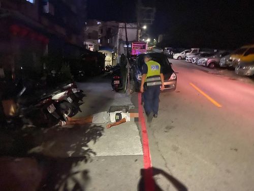 基隆男不勝酒力醉倒路邊 警擔心他遭車輾護送返家