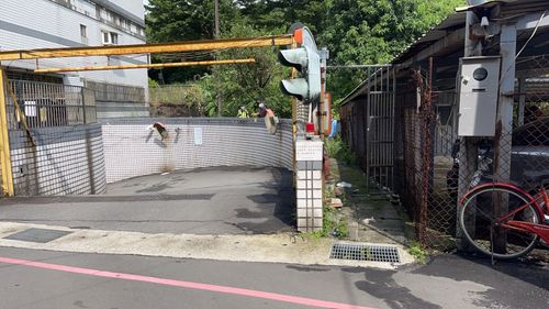 新店公墓管理員遷葬驚見1女屍 短髮白衣黑褲警急查身分