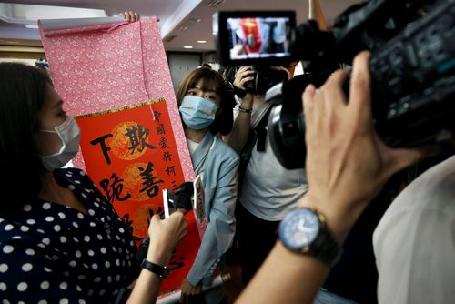 林穎孟開嗆送15字　柯文哲當她是空氣繼續送水果