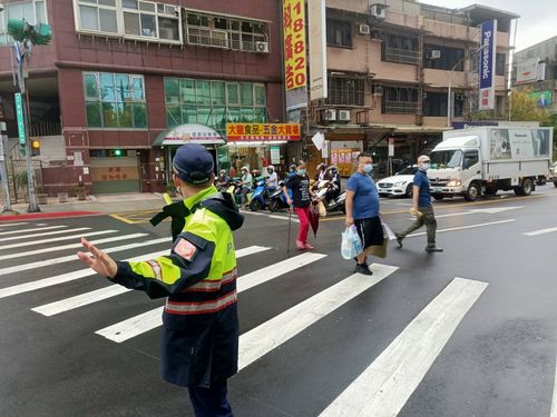國慶3天連假展開 北市警加強疏導維護返鄉車潮順暢