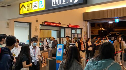 慘被放鳥!台鐵誤點逾百乘客沒搭到接駁列車 家人深夜苦等2小時氣炸