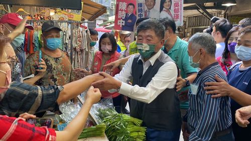 周玉蔻为「男女脏污片」哭 陈时中喊话:候选人要注意口德