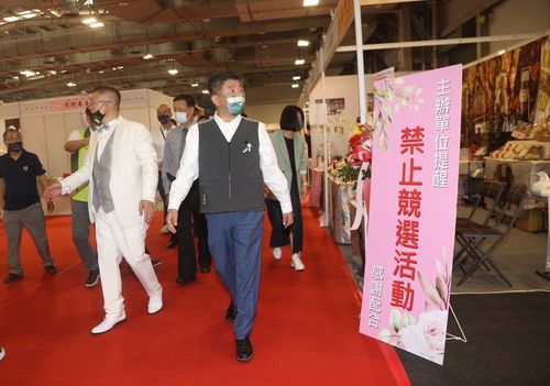 壹蘋直擊|喊凍蒜害到陳時中 把現場「禁止競選活動」看板當空氣