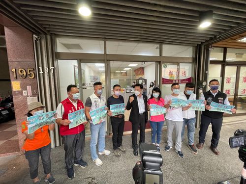 踢館有片！鄭寶清和9議員策聯　基進黨藍士博突現身要他說清楚