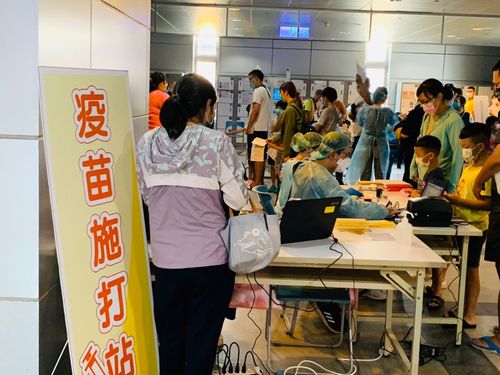 中秋過後屏東單日確診數破千 週六火車站開設疫苗速打站