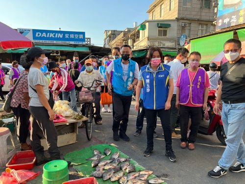 金門藍軍最強合體！楊鎮浯回防最大票倉　偕立院女戰神掃街