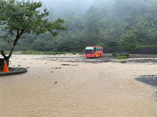 宜蘭大同山區土石坍方!北橫台七線百車受困 254人無生命危險待援