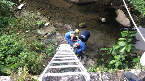 嘉義翁墜落5米深橋　消防員10人搶救仍不治