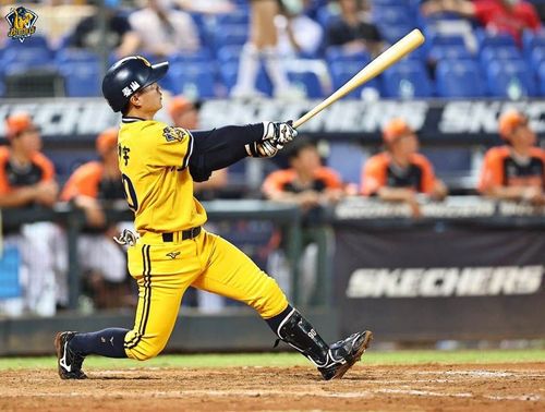 西苑殺手江坤宇又開轟 中信力克統一8連勝