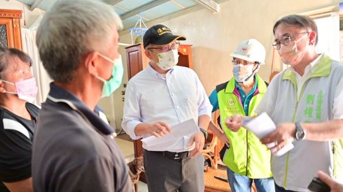 內政部次長視察台東縱谷災情 劉櫂豪爭取放寬民宅修繕補助